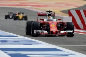 Vettel, un problema tras otro