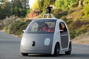 Google busca personas para probar sus coches autónomos