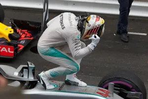​Hamilton: “Cuando el equipo me llamó a boxes, decidí quedarme en pista”