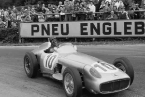 Mercedes se despide triunfante con Fangio tras un año trágico