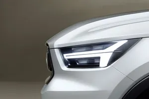 Volvo nos anticipa la futura mirada de los nuevos V40 y XC40