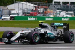 La mala carrera de Rosberg aprieta la pelea por el título