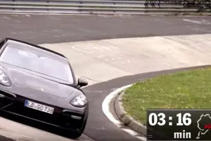 Porsche Panamera Turbo 2017, la berlina más rápida en Nürburgring