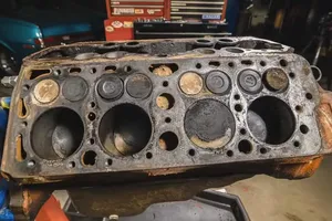 La restauración de un V8 de Ford de los años 30 en apenas 6 minutos