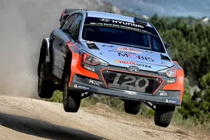 Thierry Neuville acaricia la victoria en el Rally de Cerdeña