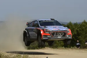 Thierry Neuville gana el Rally de Cerdeña con Sordo cuarto