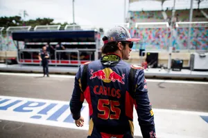 A Sainz le pasó de todo: problemas de frenos, motor y suspensión