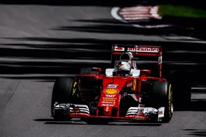 Vettel es segundo en una carrera ofensiva de Ferrari