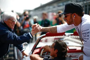 Ecclestone le dice a Mercedes que no interfiera