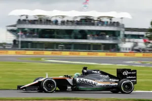 Force India, de más a menos en un día "intenso"