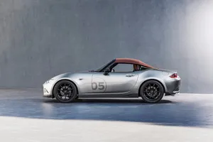 Mazda MX-5 NE, primeras informaciones: Fibra de carbono y motores de tres cilindros