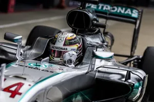 Mercedes, el mejor show de la clasificación en Silverstone