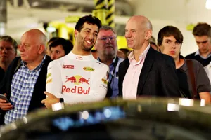 Ricciardo quiere probar el AM-RB 001: “Yo pago los neumáticos, no hay problema”