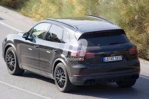 El Porsche Cayenne 2018 ya luce sus faros definitivos