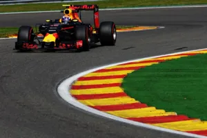 Red Bull exhibe un gran ritmo, pero no se fía de Mercedes