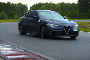 Alfa Romeo Giulia QV con Chris Harris al volante, en los nuevos vídeos de Top Gear