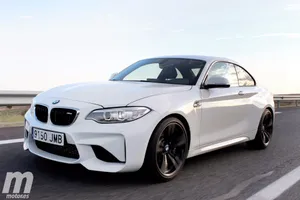 BMW M2 CS 2018: seis cilindros Twin-Turbo y 400 CV