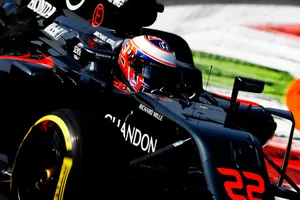 ​Button: “Un Sauber me empujó a la grava y pasé último la primera vuelta”