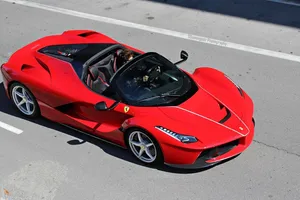 ¡Cazado! El exclusivo LaFerrari Aperta descapotable se deja ver en Barcelona