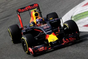 Red Bull sufre para superar el "desafío" de Monza