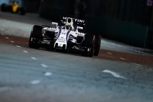 Williams empieza en Singapur con el pie cambiado