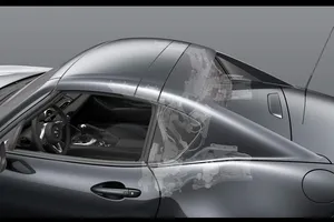 Mazda MX-5 RF: Así es cómo se pliega su fascinante techo rígido en vídeo