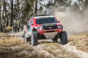 El Toyota Hilux V8 Evo debe esperar