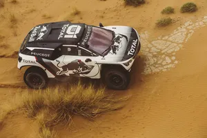 ¿Veremos un quinto Peugeot 3008 DKR en el Dakar 2017?