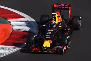 Verstappen resurge en los últimos libres