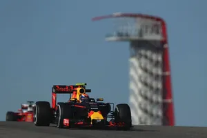 Verstappen y Ricciardo toman el mando sin los Mercedes