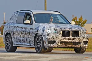 BMW X3 2017: la nueva generación del SUV sigue en desarrollo y pierde más camuflaje