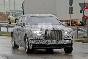 Rolls Royce Phantom 2018: cazamos por vez primera su interior