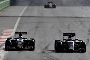 Sainz: "Todo el paddock cree que Alonso es uno de los mejores de la historia"