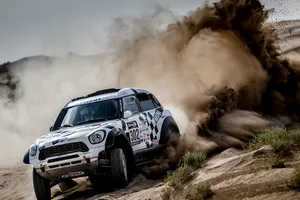 Tres Mini X-Raid y dos Toyota Hilux al asalto del Dakar