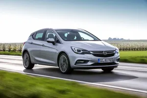 Europa - Octubre 2016: Opel Astra y Volkswagen Tiguan impresionan