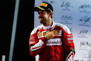 Vettel califica la estrategia de Hamilton de "trucos sucios"