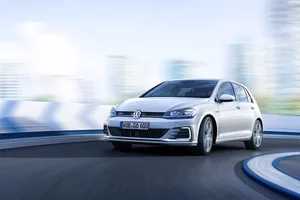 Volkswagen Golf GTE 2017: el plug-in hybrid se actualiza