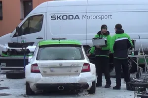 Andreas Mikkelsen prueba el Fabia R5 para el Montecarlo