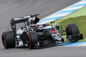 McLaren "habría ganado" carreras en 2016 con el mejor motor