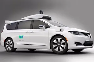 Google Waymo: un prototipo de coche autónomo basado en el Chrysler Pacifica