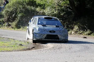 Jari-Matti Latvala ya prueba el Toyota Yaris WRC 2017