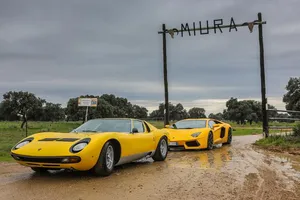 Lamborghini Miura: Retorno a la finca andaluza de los Miura para conmemorar los 50 años del modelo