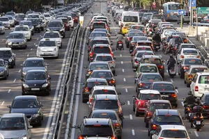 Madrid se compromete a prohibir la circulación a los coches diésel a partir de 2025