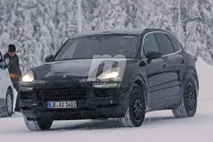 El Porsche Cayenne 2018 da el pistoletazo de salida a los test de invierno 2016/2017