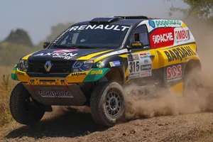 Dakar 2017: Spataro y Ardusso pilotarán los Duster