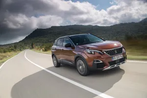 Francia - Noviembre 2016: El Peugeot 3008 sube como la espuma