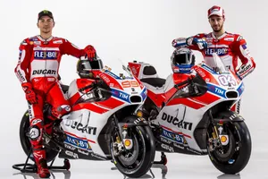 Jorge Lorenzo ya presume de su Ducati Desmosedici GP17