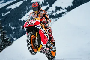 Marc Márquez se va con su Honda RC213V a la nieve