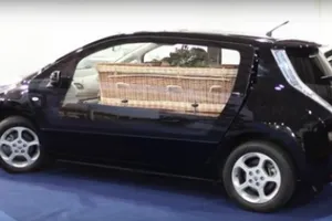 El Nissan Leaf se convierte en el primer coche fúnebre eléctrico europeo