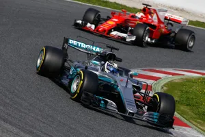 Bottas y Hamilton muestran la fiabilidad del Mercedes W08 en su debut